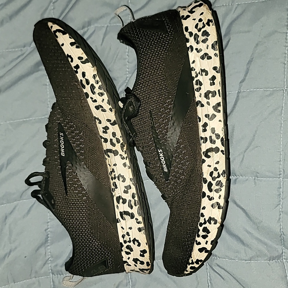 Brooks Revel 4 Leopard Print Sneakers
